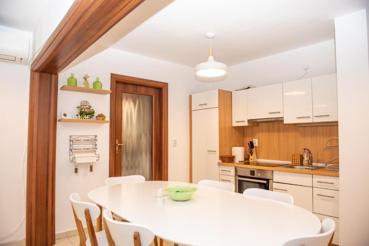 Classic Apartment Near The City Center Cluj-Napoca Exterior foto